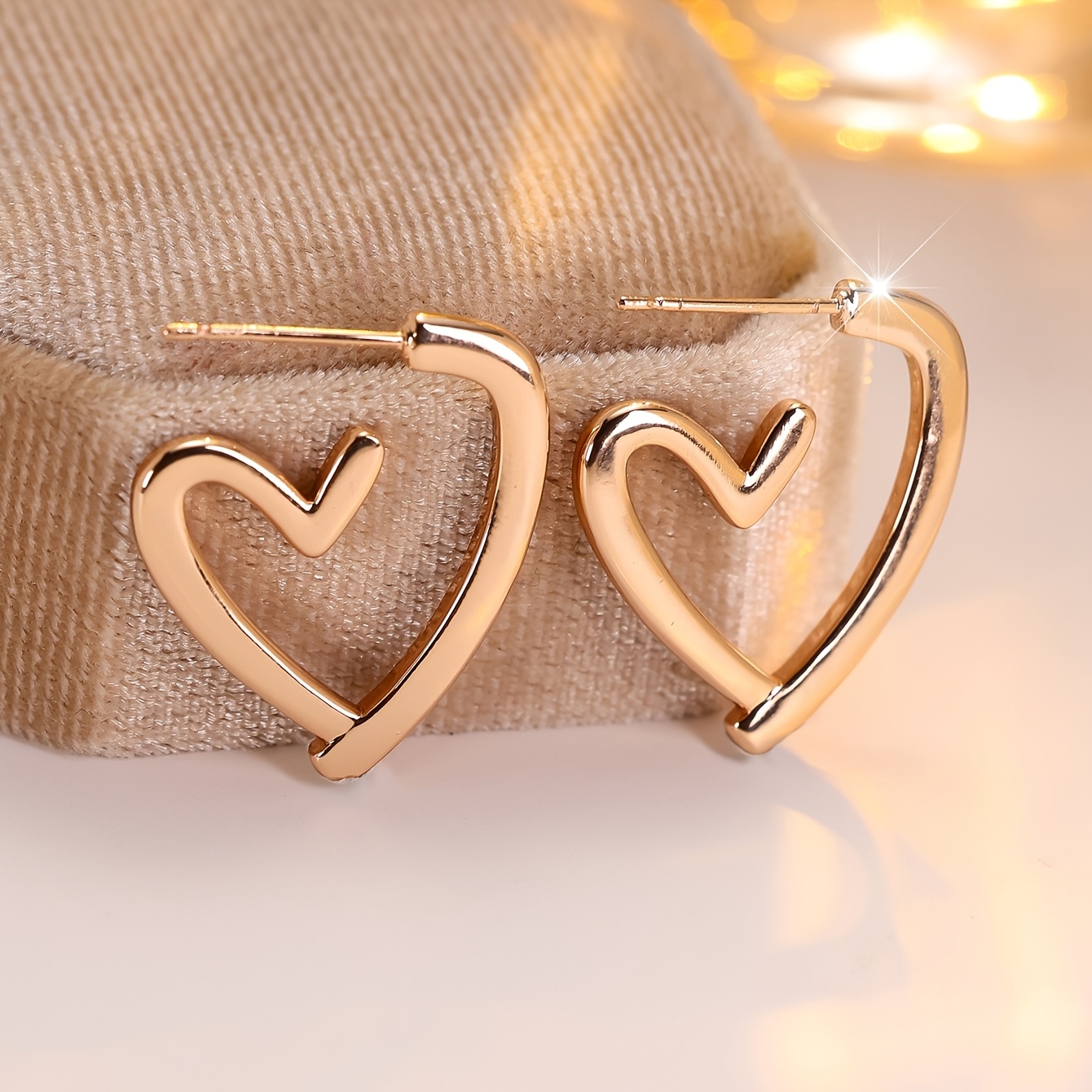Heart-shaped Women's Stud Earrings, Elegant and Versatile